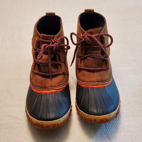 Sorel leather lace-up mid-high boot, size 8.5 - Picture 1 of 4